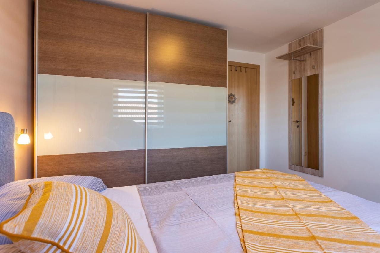 Apartman Ember Pula Exteriér fotografie