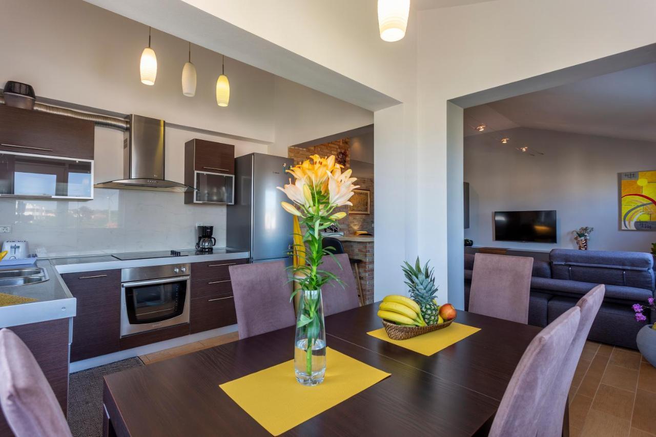 Apartman Ember Pula Exteriér fotografie
